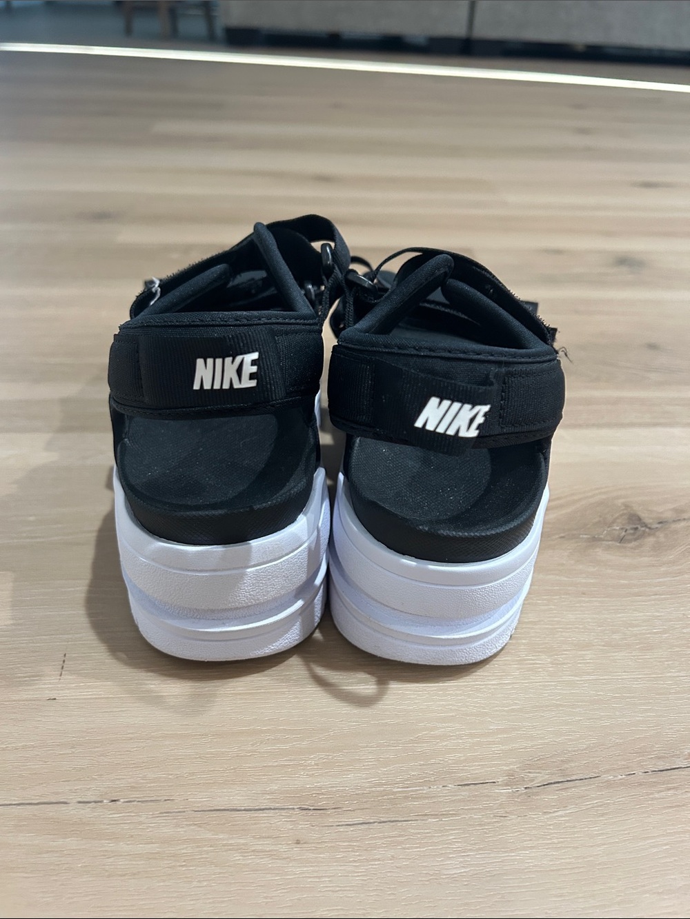 Nike Black and White Women’s Sport Sandals - Picture 4 of 6